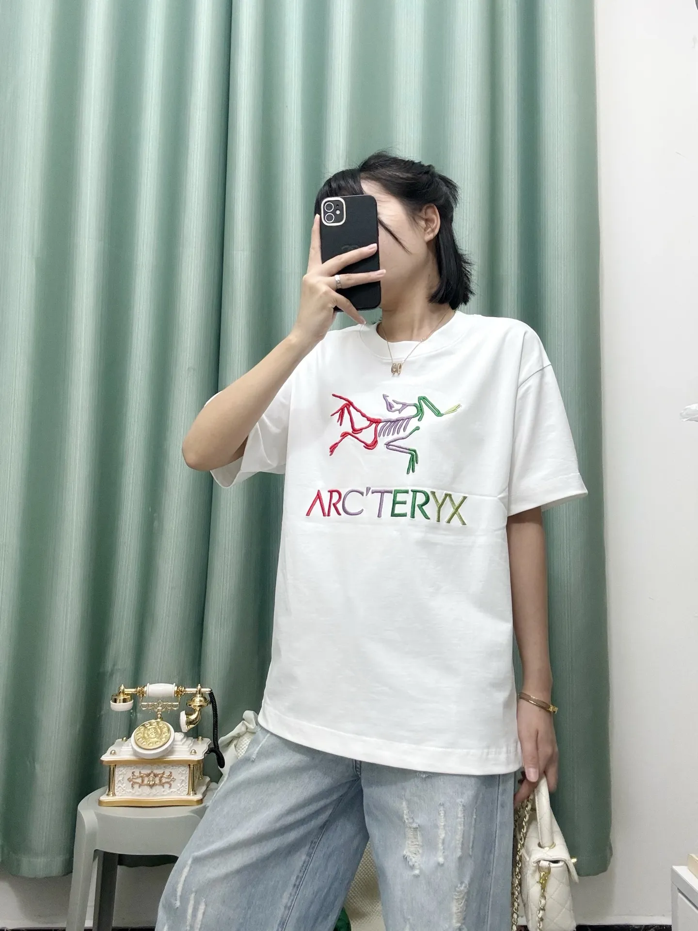 White ， Same Style